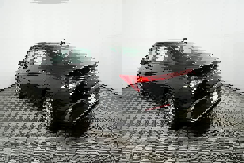 New 2026 Hyundai Elantra SE image 3