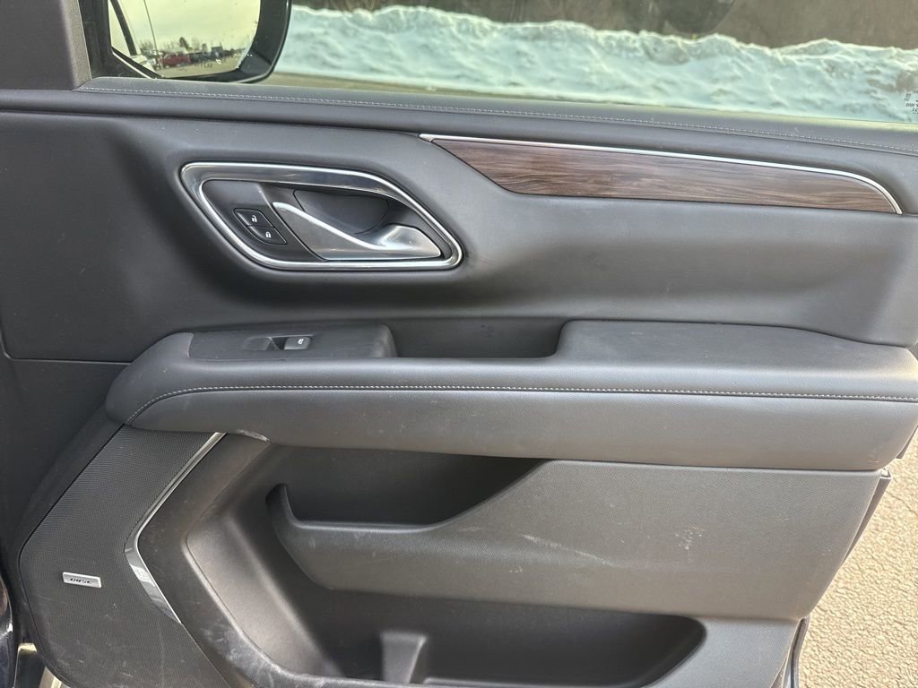 Used 2022 Chevrolet Suburban Z71 w/ Luxury Package image 23