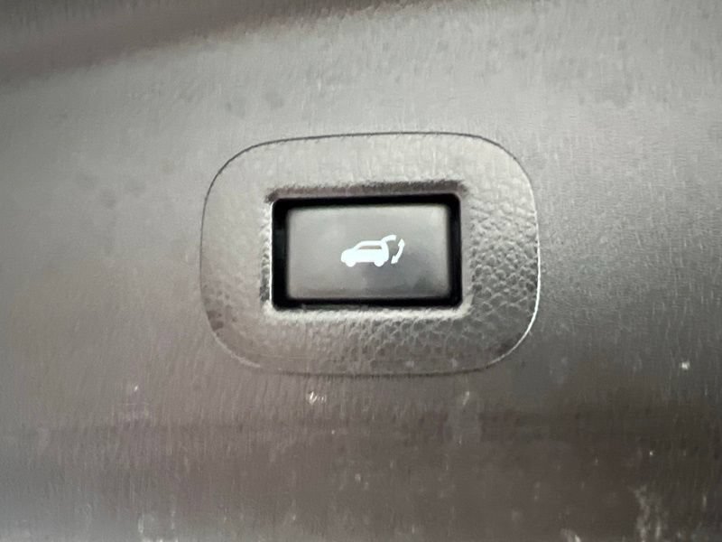Used 2017 INFINITI QX80 4WD image 9