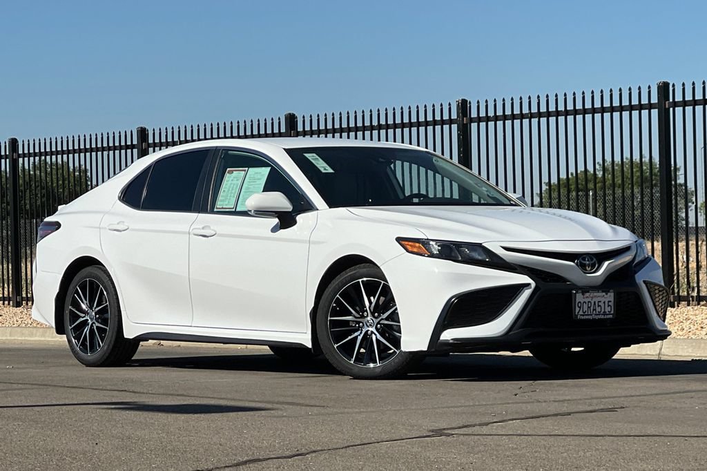 Certified 2022 Toyota Camry SE w/ Convenience Package FWD image 2