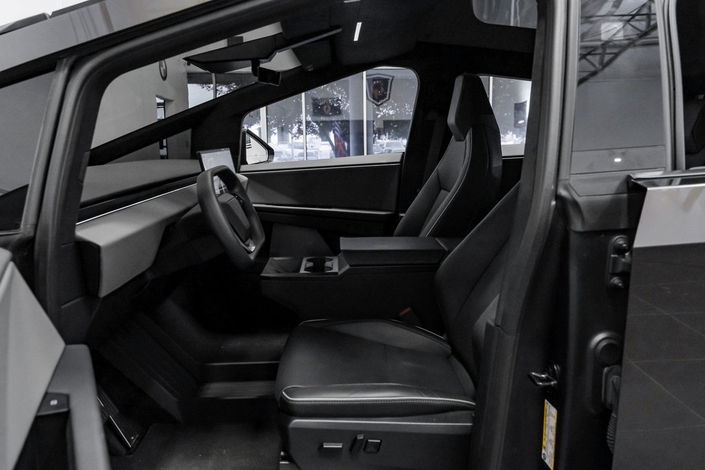 Used 2025 Tesla Cybertruck AWD Crew Cab image 4