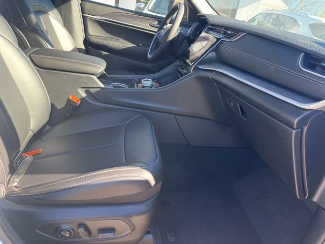 New 2025 Jeep Grand Cherokee L Limited w/ Luxury Tech Group II image 25