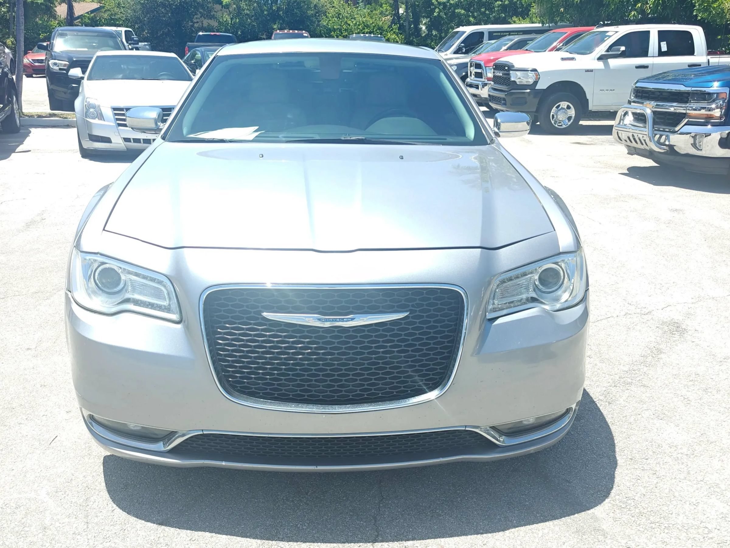 Used 2018 Chrysler 300 Limited RWD image 2