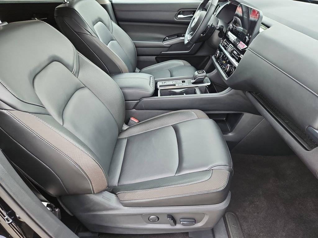 Used 2024 Nissan Pathfinder SL FWD image 14