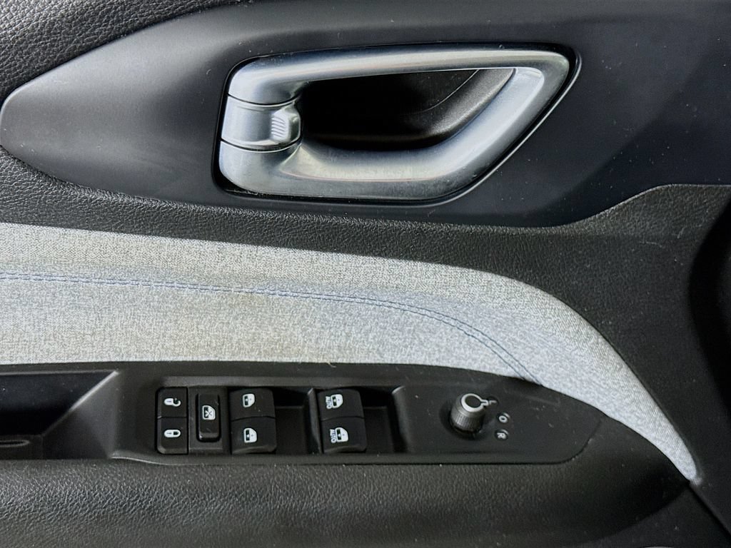 Used 2022 Jeep Compass Latitude w/ Sun and Sound Group AWD/4WD image 25