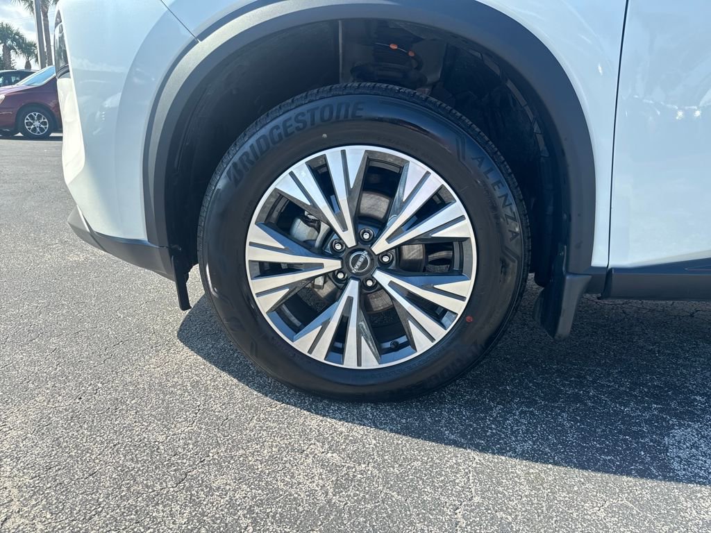 Certified 2023 Nissan Rogue SV image 24