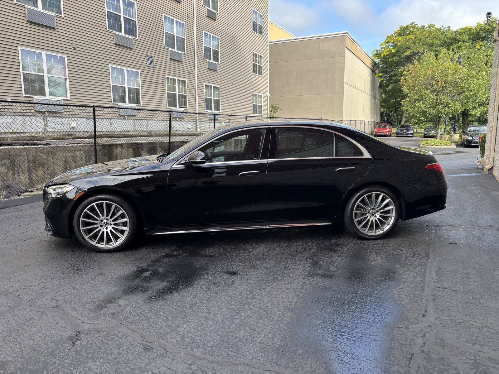 Used 2023 Mercedes-Benz S 580 4MATIC Sedan image 3