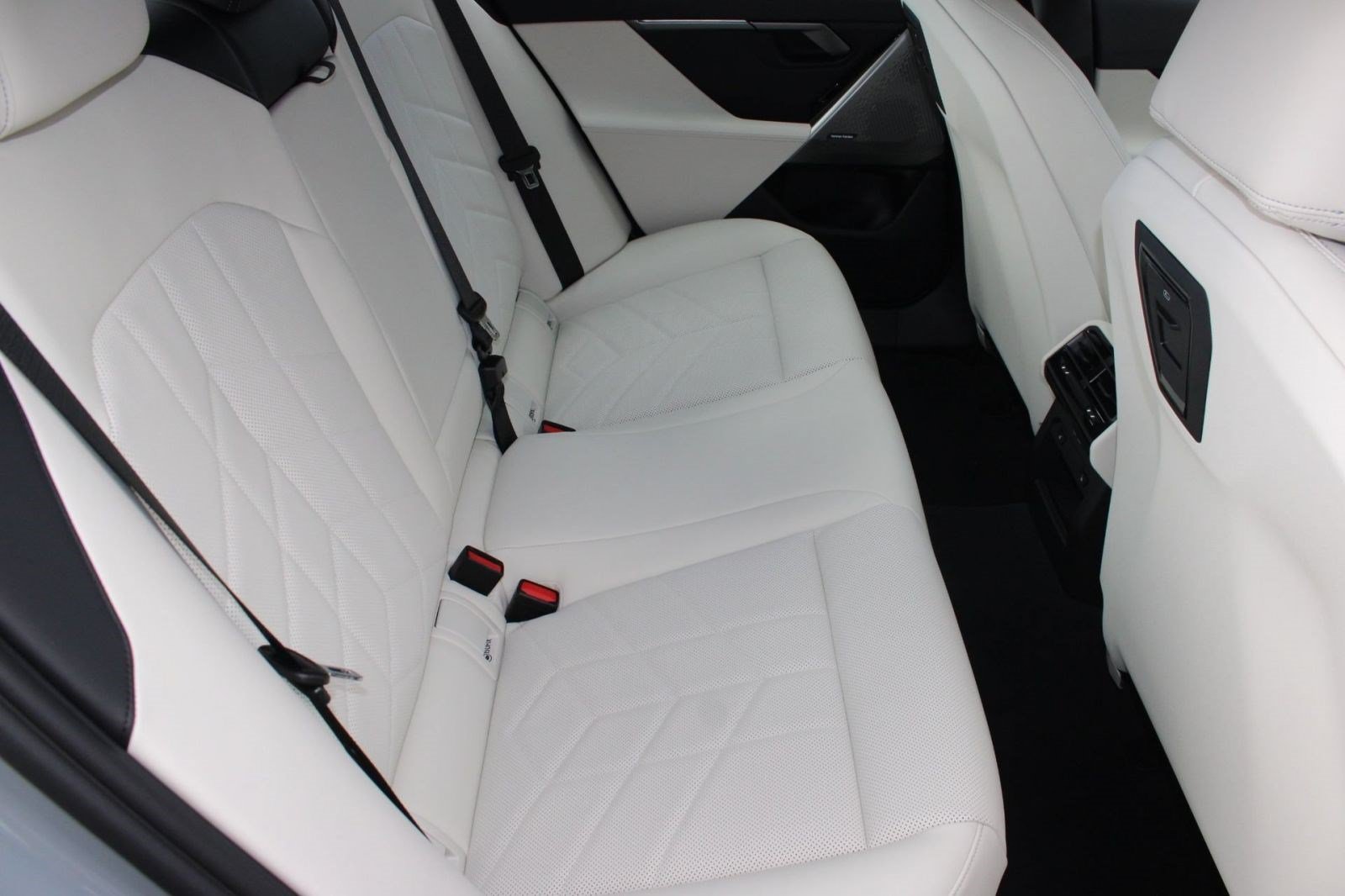 Used 2026 BMW 530i w/ M Sport Package RWD image 29