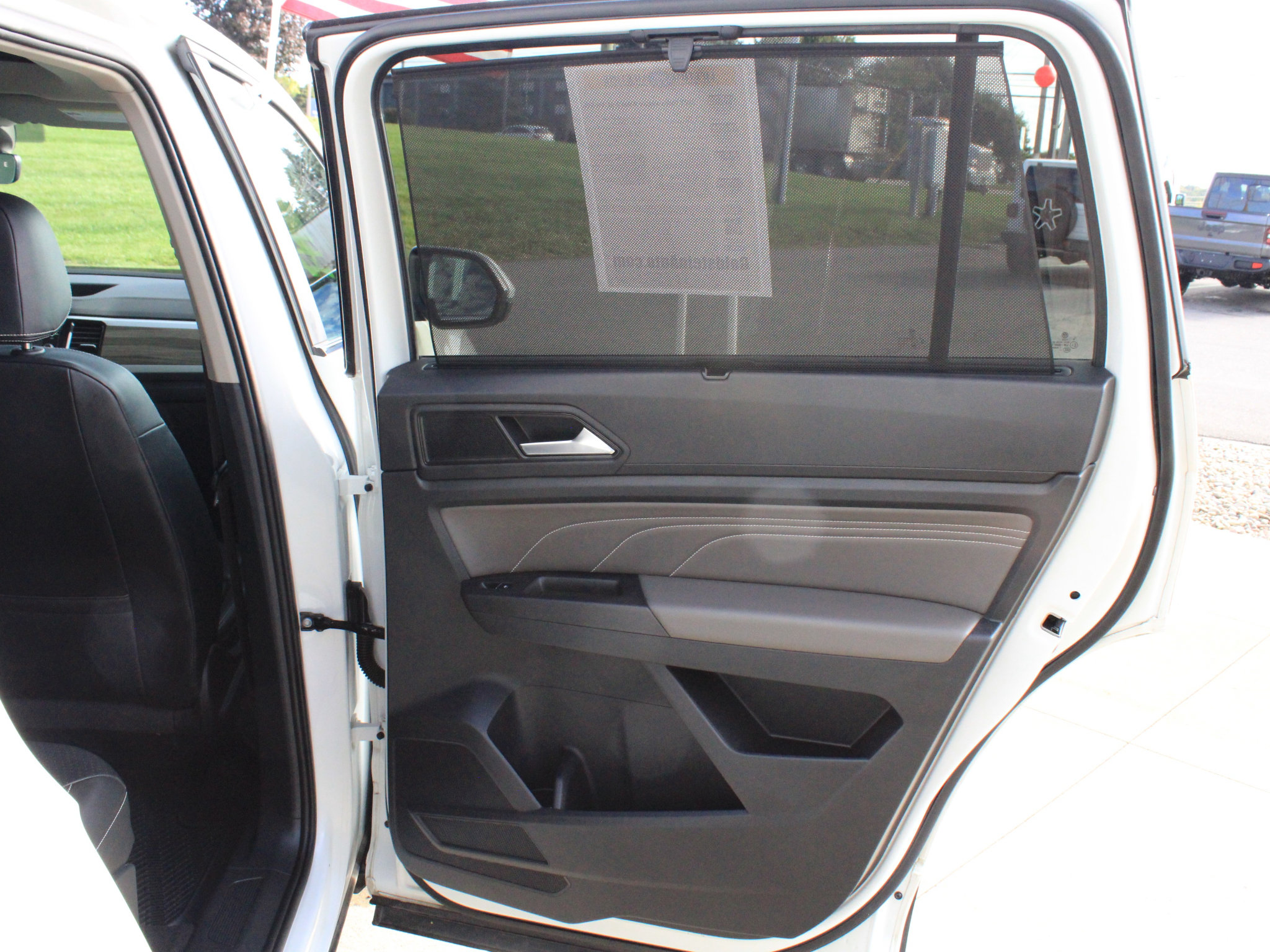 Used 2023 Volkswagen Atlas SEL AWD/4WD image 28