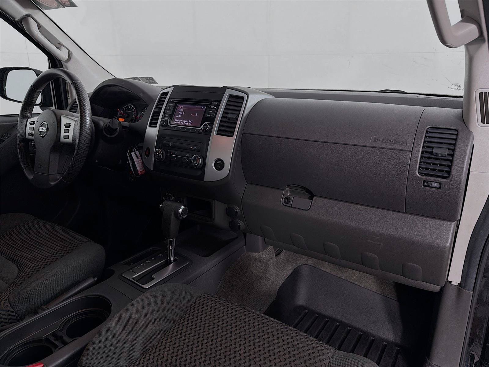 Used 2015 Nissan Frontier SV AWD/4WD image 28