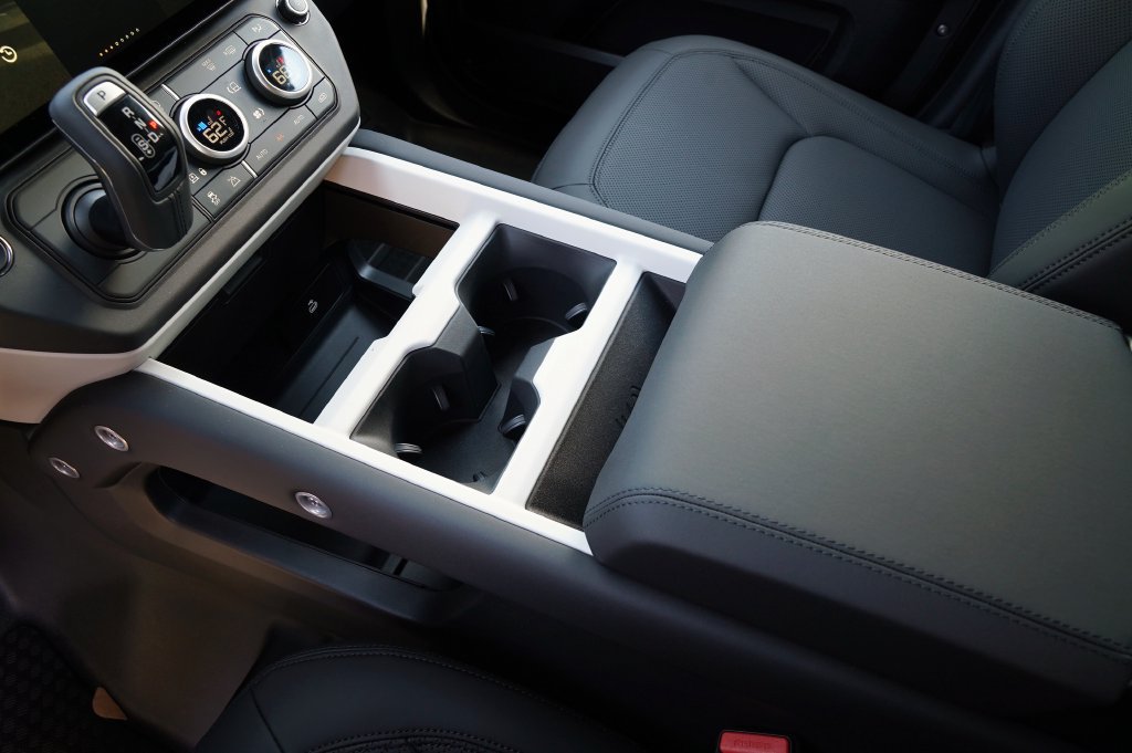 New 2026 Land Rover Defender 110 X-Dynamic SE AWD/4WD image 26