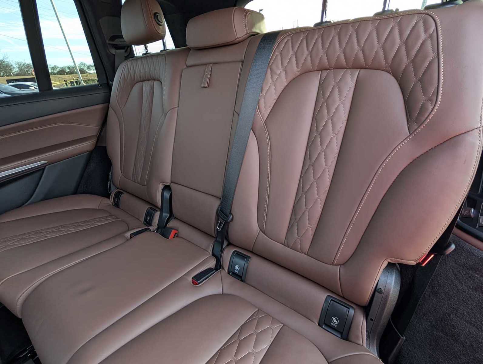 Used 2024 BMW X7 M60i w/ Executive Package image 33