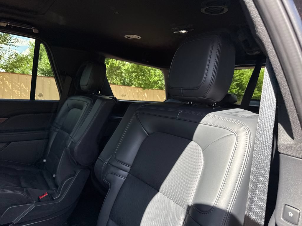 Used 2024 Lincoln Navigator Premiere AWD/4WD image 23