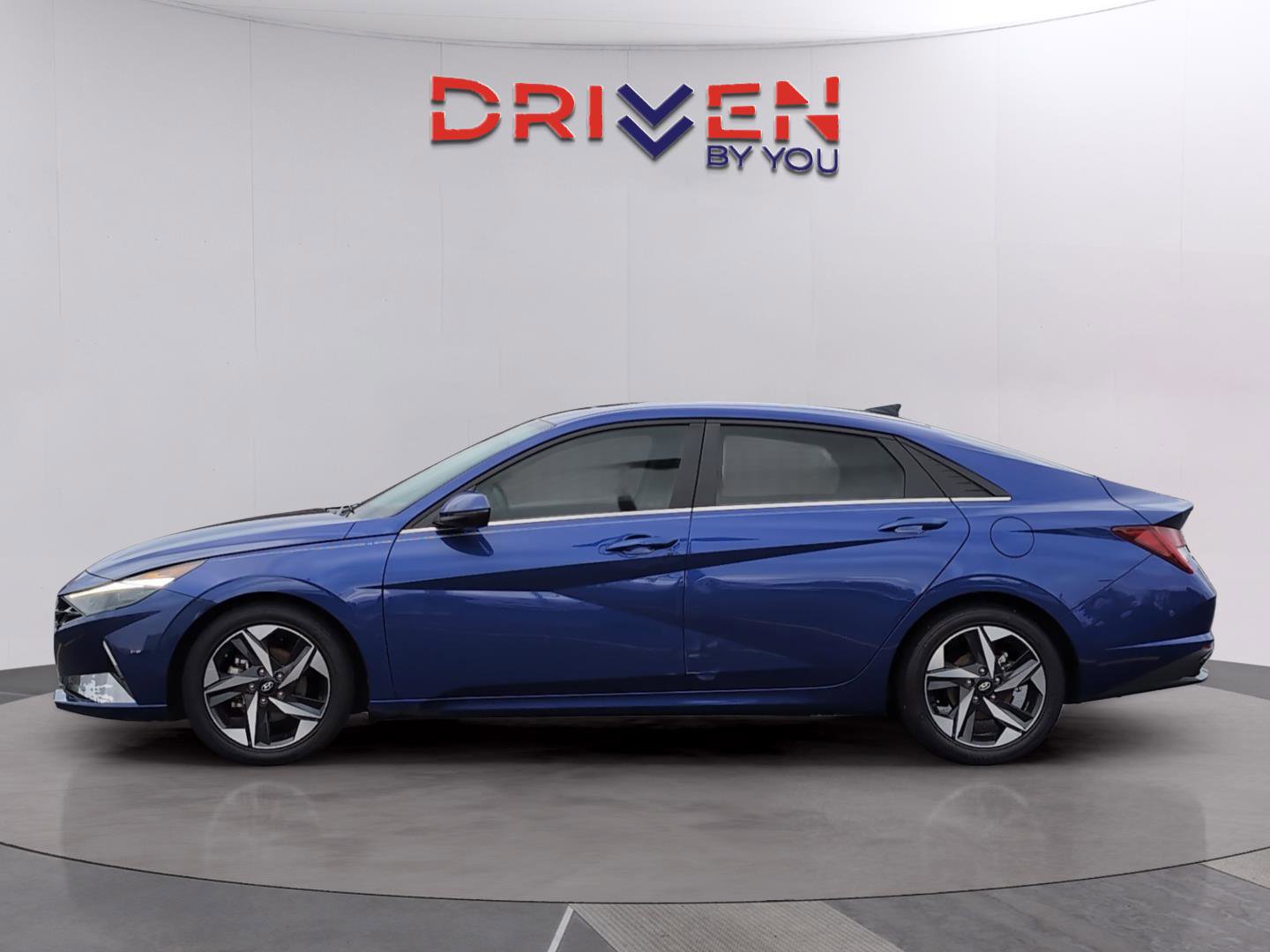 Used 2021 Hyundai Elantra SEL w/ Convenience + Premium Package image 2