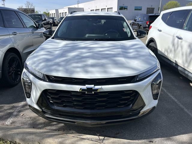 Used 2025 Chevrolet Trax ACTIV w/ Driver Confidence Package image 2