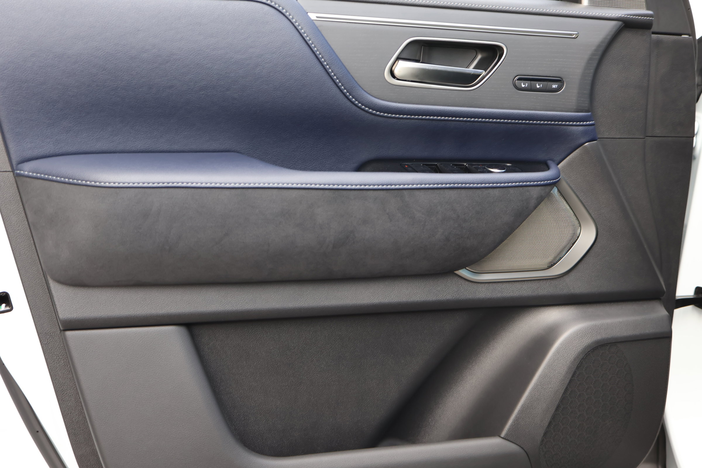 New 2026 INFINITI QX80 4WD image 11