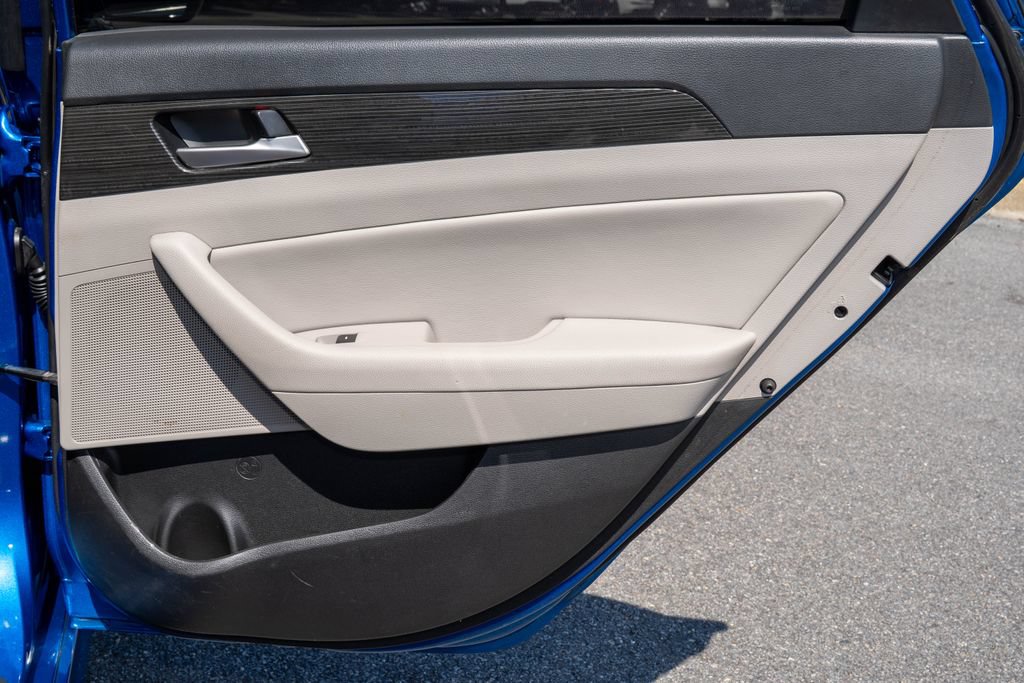 Used 2018 Hyundai Sonata Limited w/ Cargo Package FWD image 13
