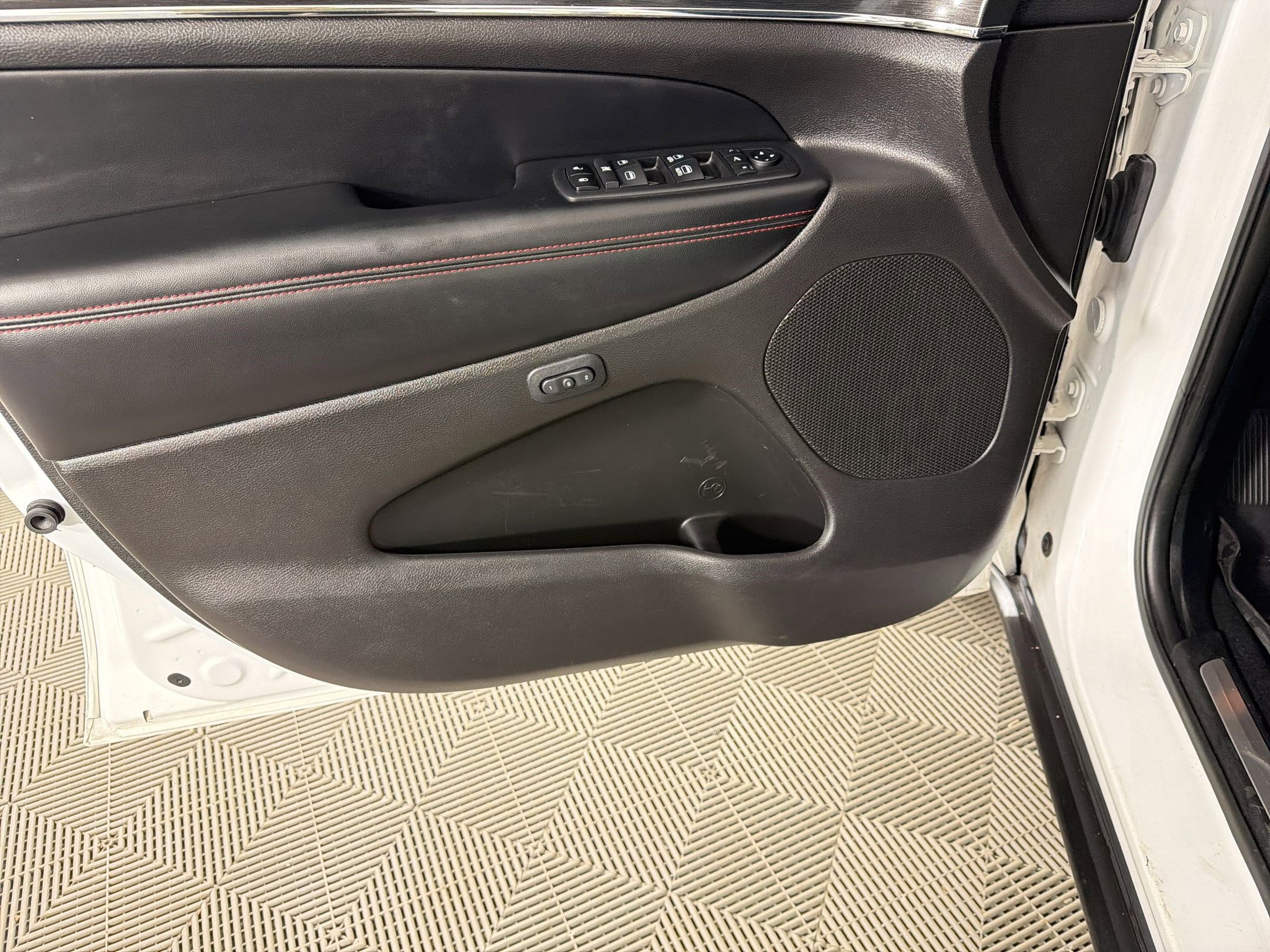 Used 2019 Jeep Grand Cherokee Trailhawk AWD/4WD image 13