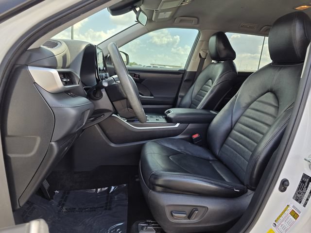 Used 2022 Toyota Highlander L FWD image 13