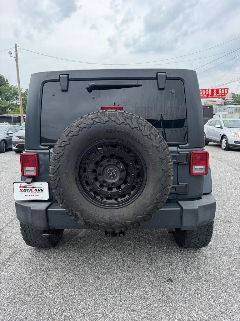 Used 2017 Jeep Wrangler Unlimited Sahara w/ Connectivity Group AWD/4WD image 3