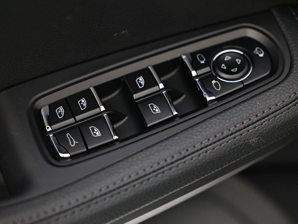 New 2026 Porsche Macan AWD/4WD image 21