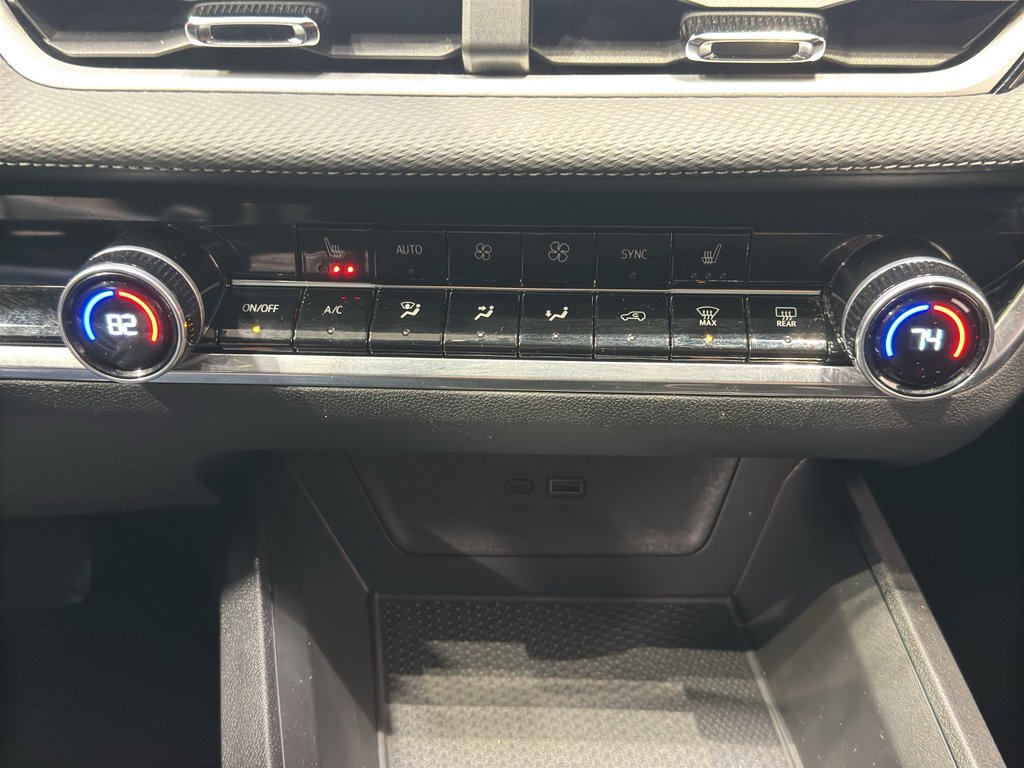 Used 2025 Chevrolet Equinox LT w/ Convenience Package II image 32