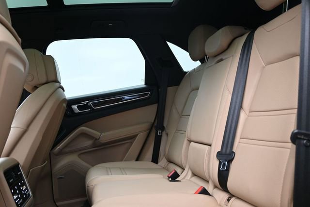 Used 2022 Porsche Cayenne Platinum Edition AWD/4WD image 10