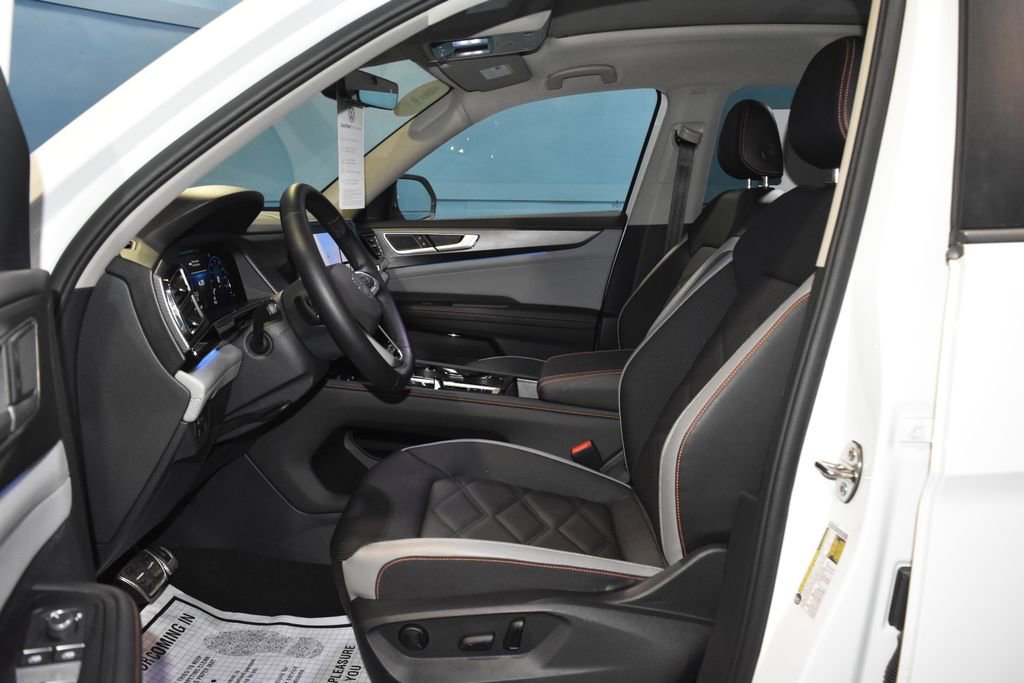 Certified 2025 Volkswagen Atlas Peak Edition SE image 6