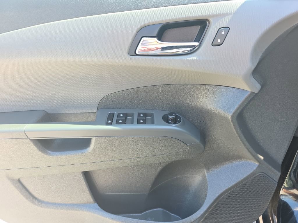 Used 2018 Chevrolet Sonic LT FWD image 13