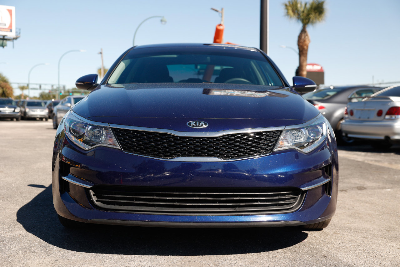 Used 2017 Kia Optima LX image 17