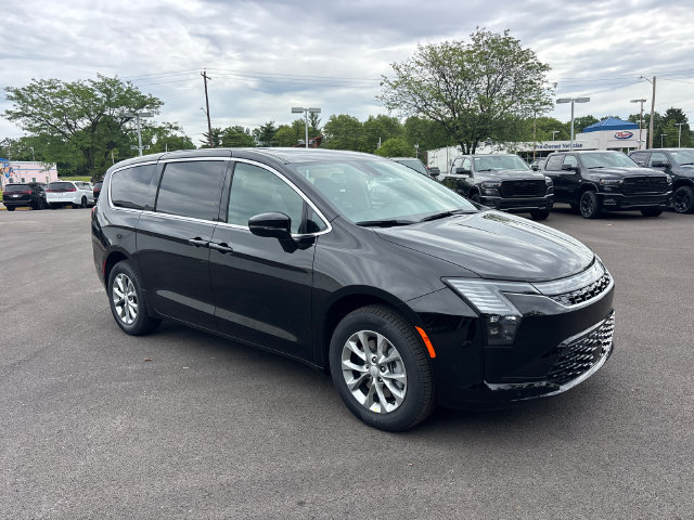 New 2027 Chrysler Pacifica Select w/ Family Tech Group AWD/4WD image 2