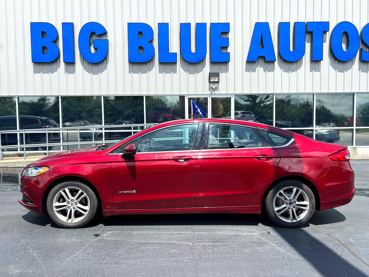 Used 2018 Ford Fusion SE image 2