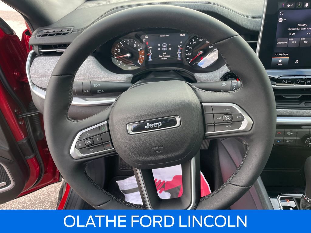 Used 2024 Jeep Compass Latitude w/ Sun and Sound Group image 24