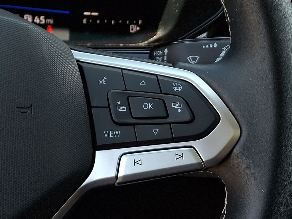 Certified 2023 Volkswagen Taos SE w/ Panoramic Sunroof Package AWD/4WD image 21