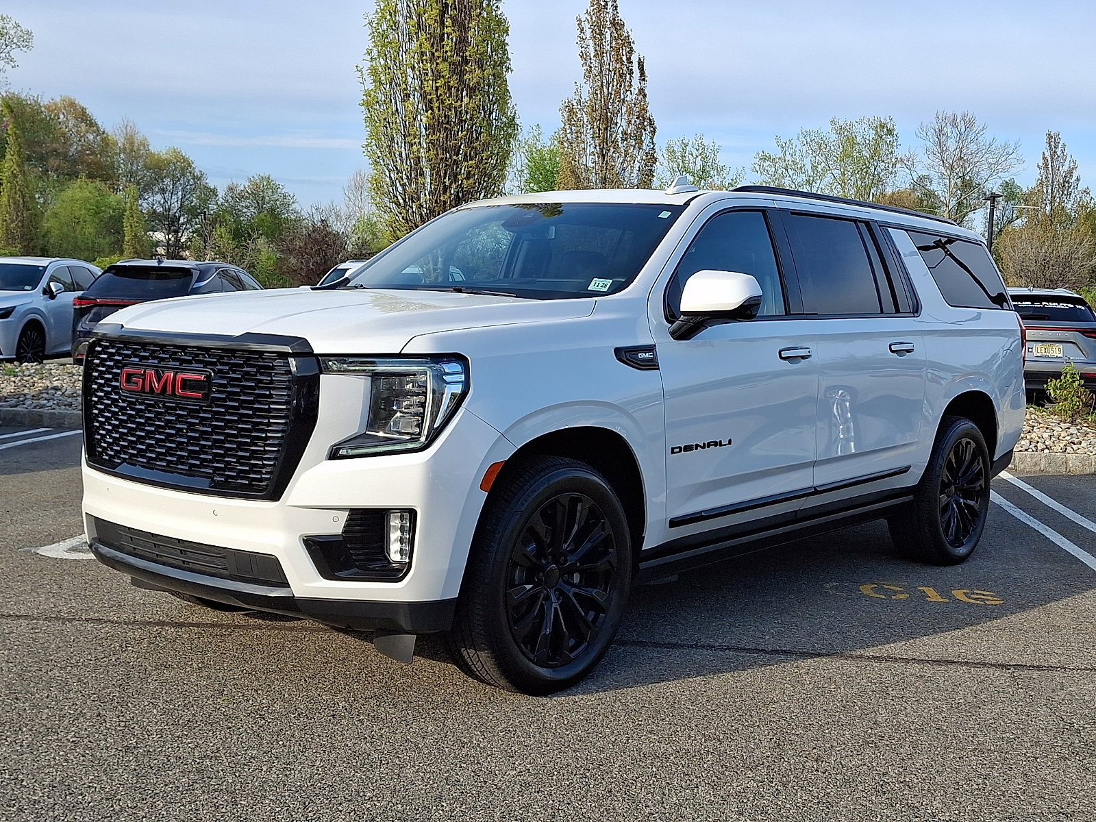 Used 2023 GMC Yukon XL Denali AWD/4WD image 3