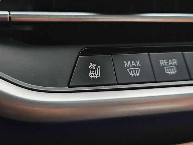 Used 2023 BMW X5 M50i w/ Parking Assistance Package image 5