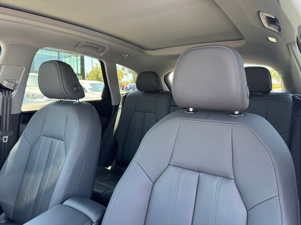 Used 2025 Audi Q5 Premium AWD/4WD image 16