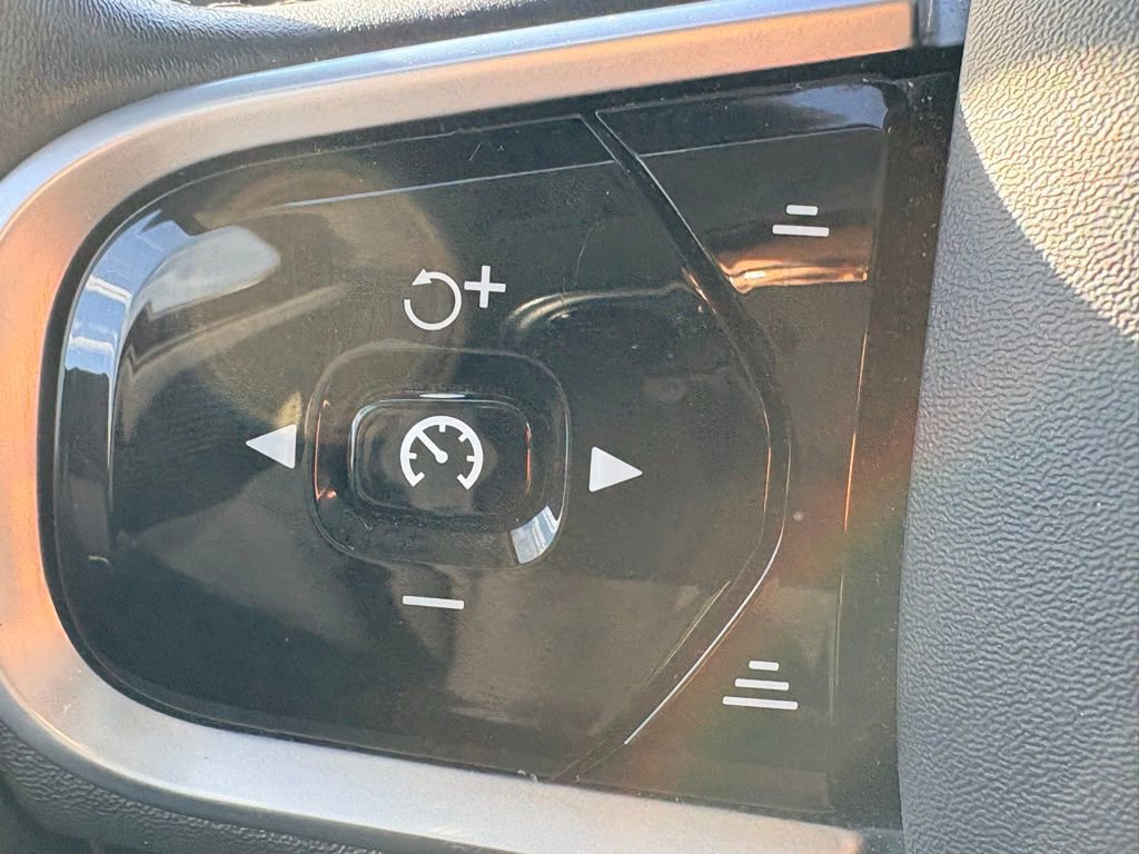 Used 2021 Volvo XC90 T5 Momentum w/ Advanced Package image 22