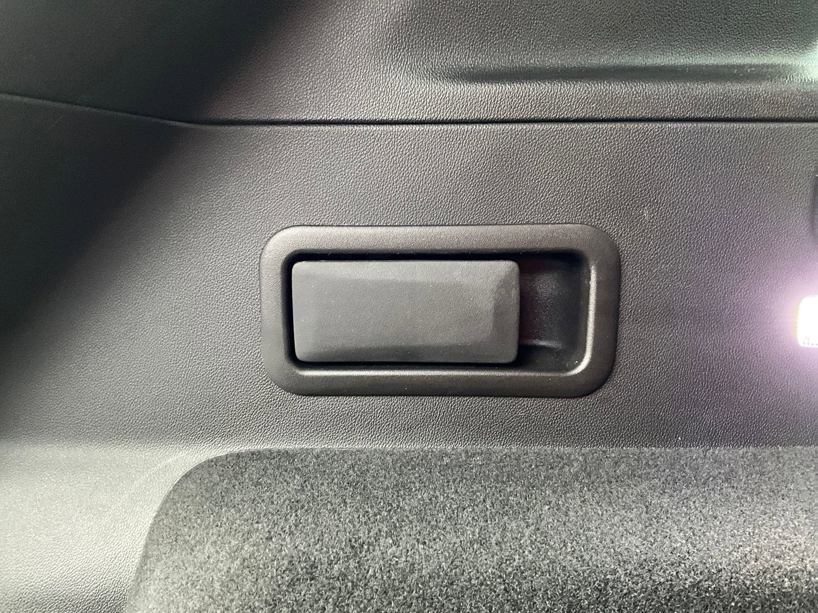 Used 2022 Cadillac XT5 Premium Luxury w/ LPO, Floor Liner Package image 32