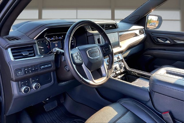 Used 2021 GMC Yukon Denali w/ Denali Premium Package AWD/4WD image 14
