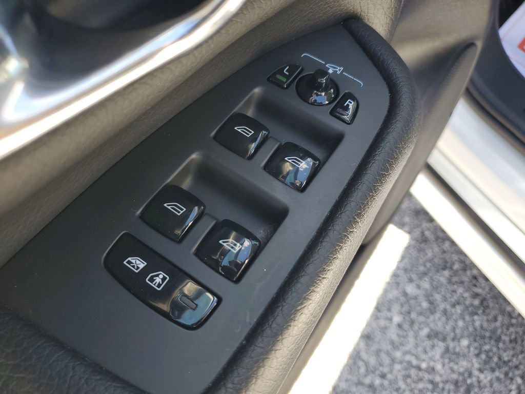 Used 2020 Volvo XC90 T6 Momentum w/ Protection Package Premier image 22