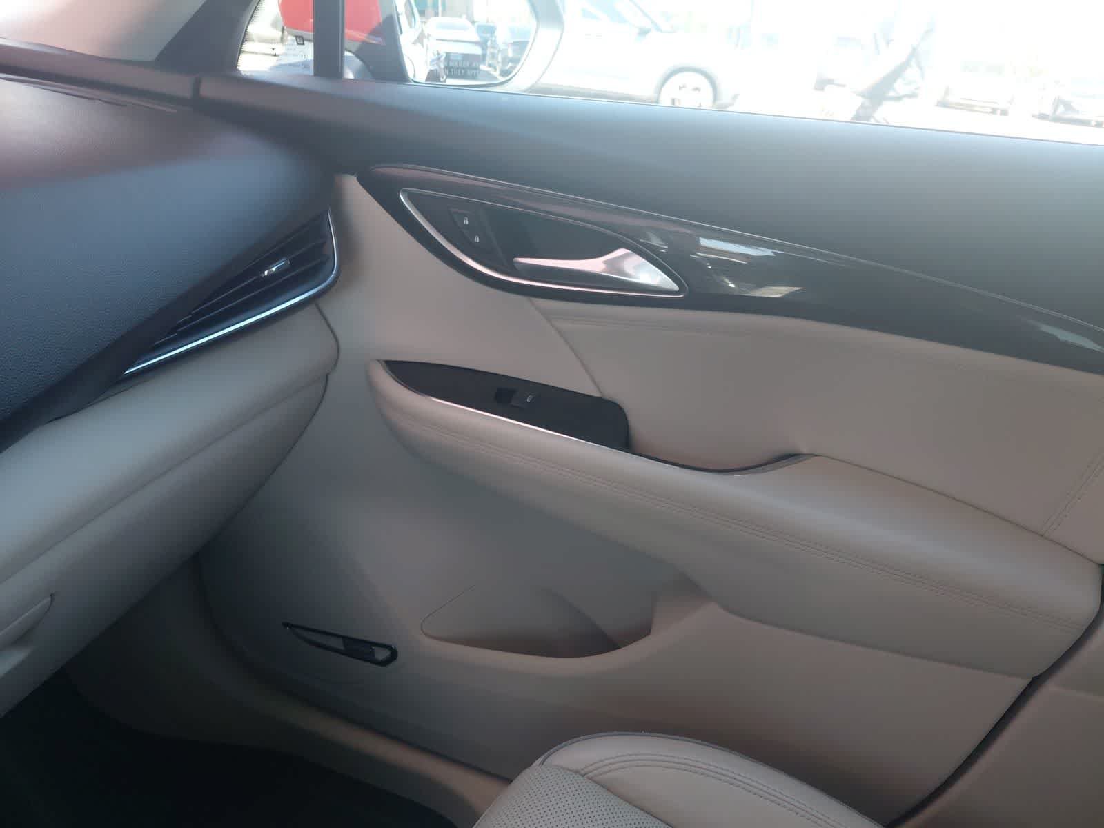 Used 2021 Buick Envision Essence w/ Technology Package I FWD image 8