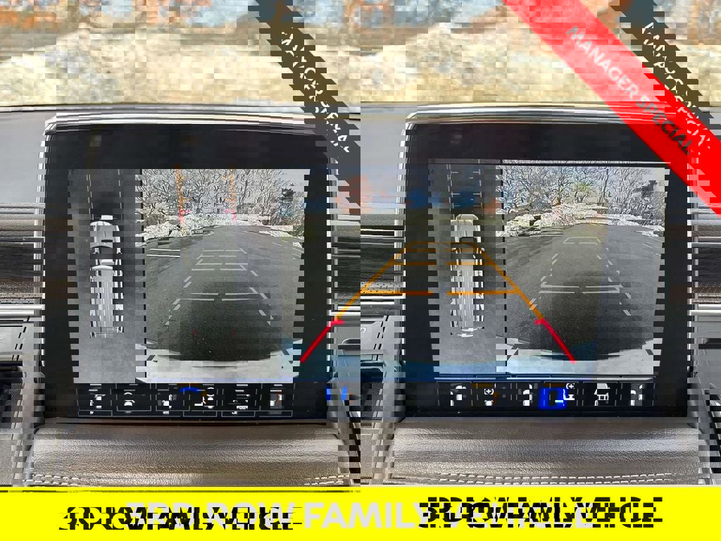 Used 2021 GMC Yukon SLT w/ SLT Premium Package image 32