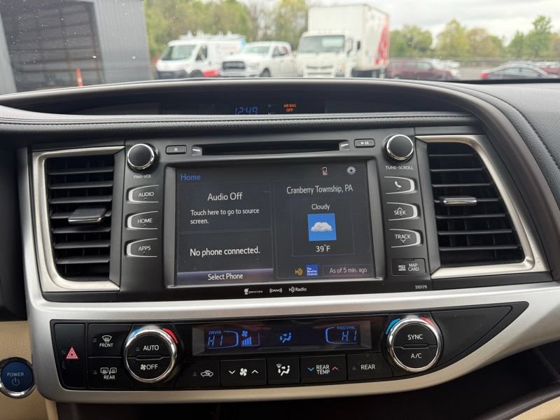 Used 2017 Toyota Highlander XLE AWD/4WD image 25