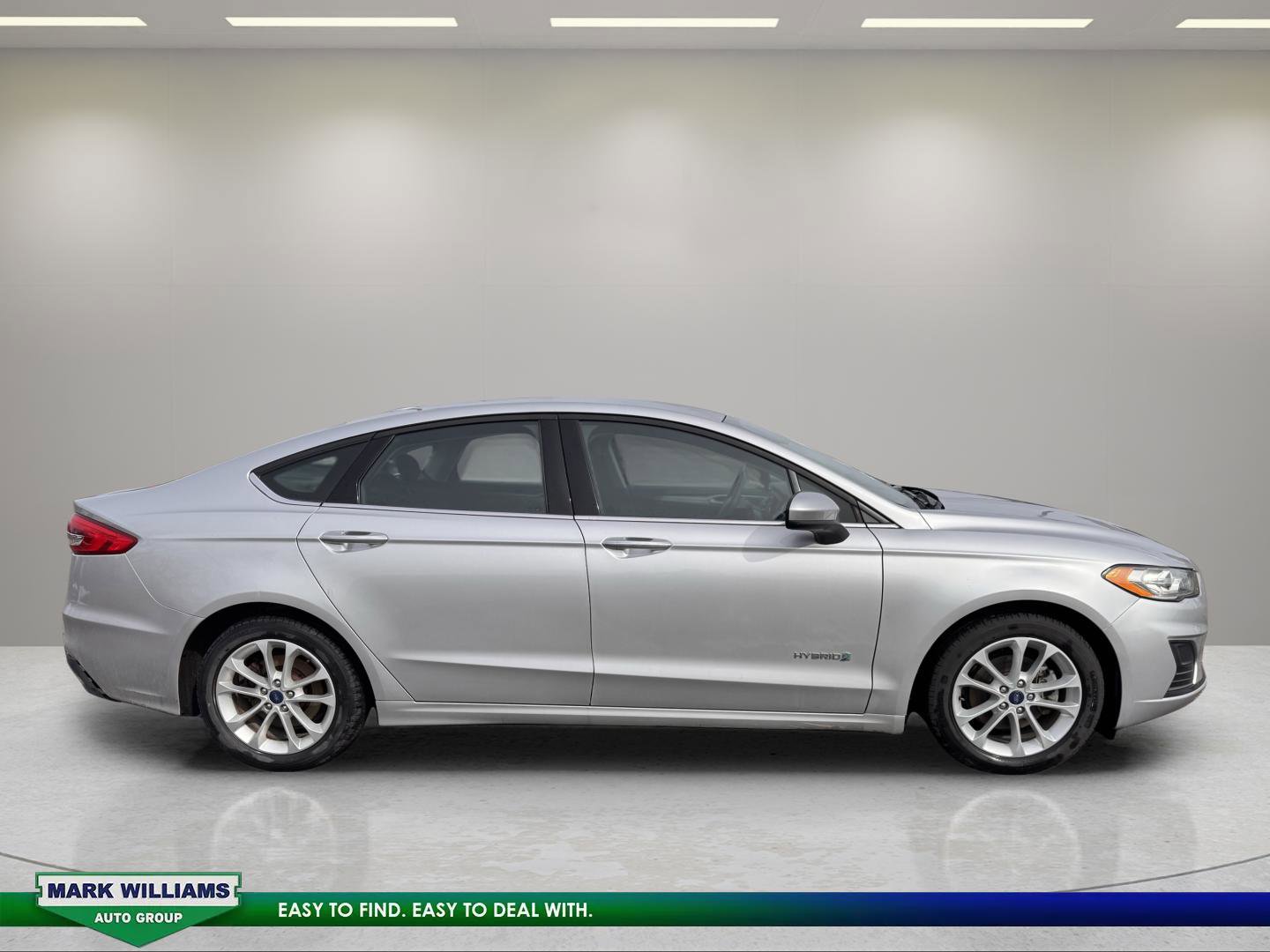 Used 2019 Ford Fusion SE image 2