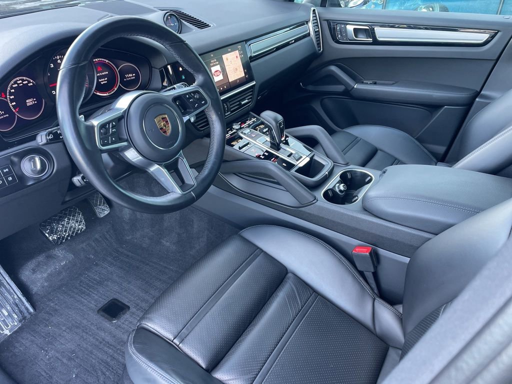 Certified 2023 Porsche Cayenne Platinum Edition image 4