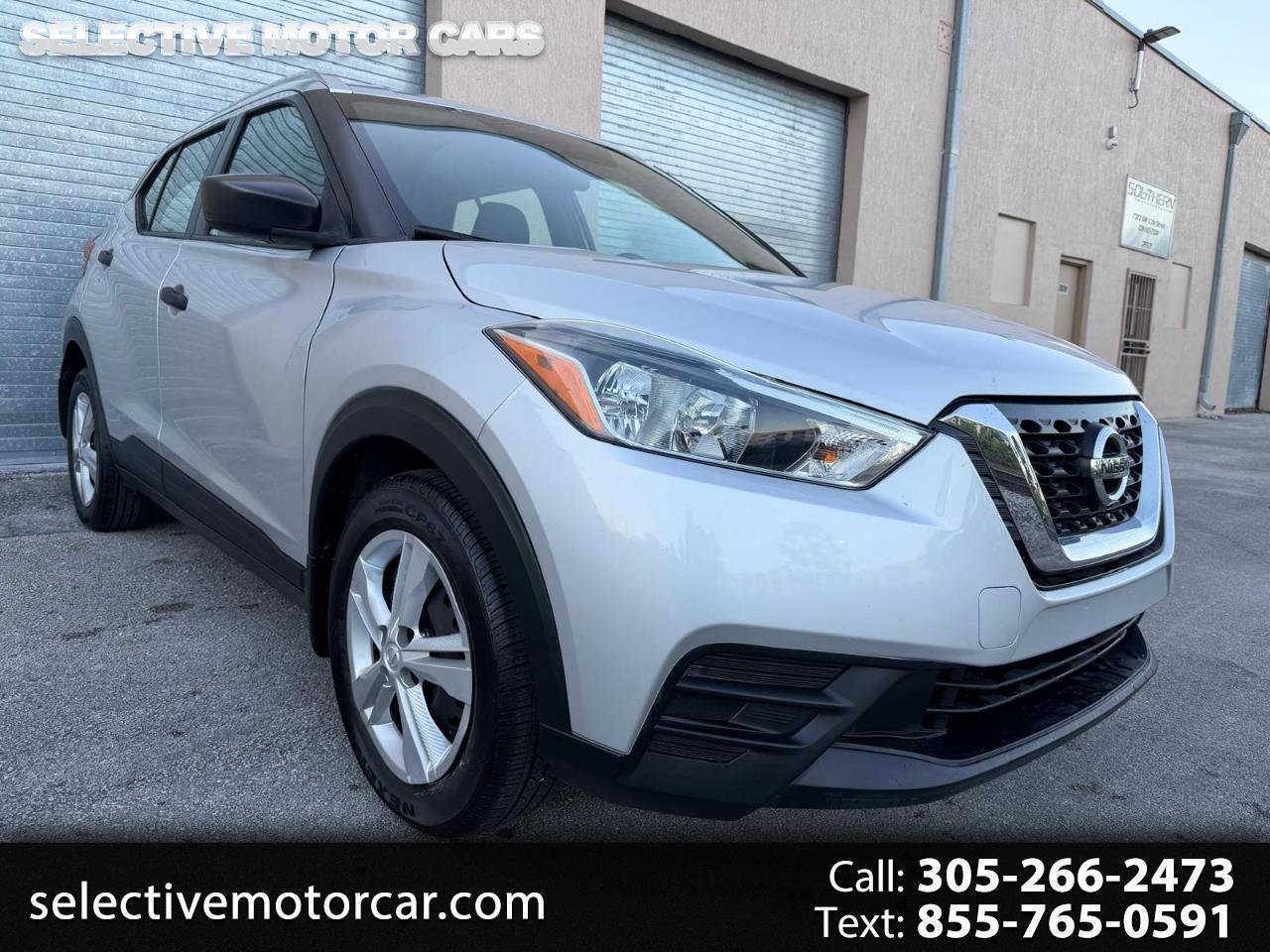 Used 2019 Nissan Kicks S image 1