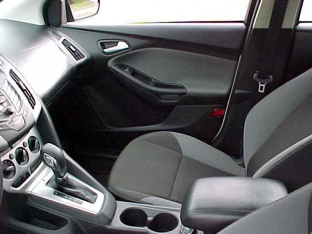 Used 2013 Ford Focus SE w/ Interior Protection Pkg FWD image 16