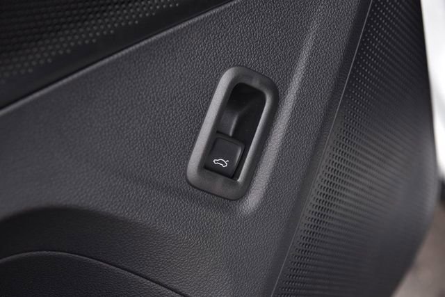 New 2026 Volkswagen Tiguan SE R-Line image 9