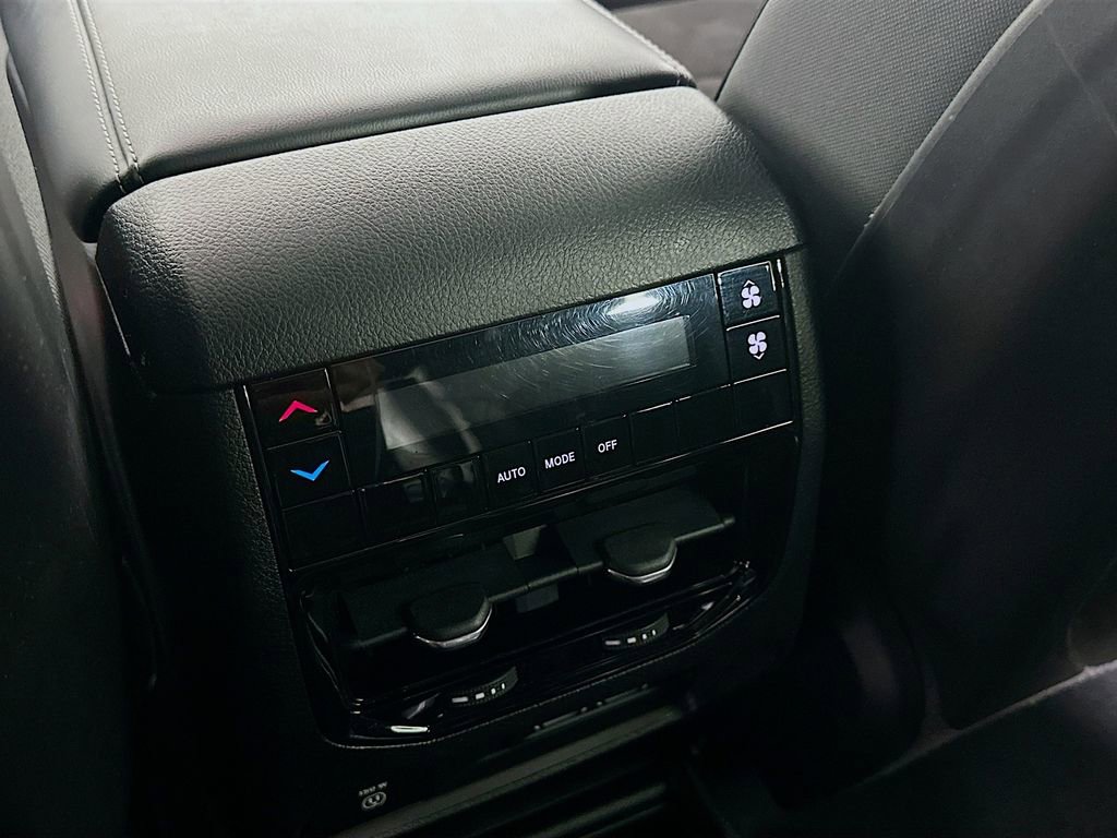 Certified 2023 Jeep Grand Cherokee L Laredo image 37